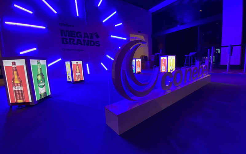 Montagem de palco para evento corporativo