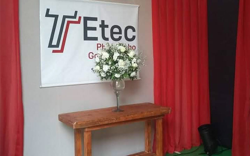 Montagem de palco para evento corporativo